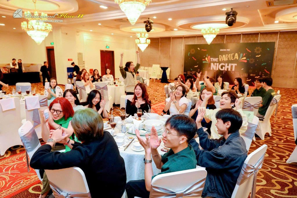 Year End Party tại Diamond Place Âu Cơ - Nơi “mở khóa” chế độ ăn mừng cuối năm z7167811993978 c04cd8ab3060b8bed2487d690dd7c012